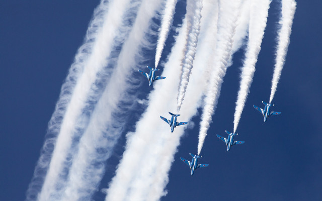 Four jets formation smoke trail free wallpaper for desktop - medium preview image