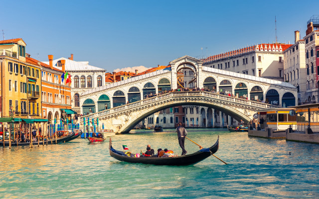 Venice gondola canal bridge renaissance free wallpaper for desktop - medium preview image