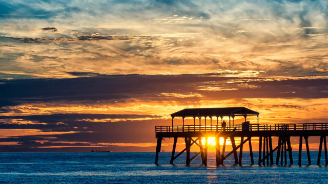 Pier sunset clouds boat city free wallpaper for desktop - medium preview image