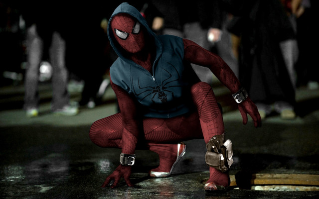 Spiderman picking up shoe people free wallpaper for desktop - medium preview image