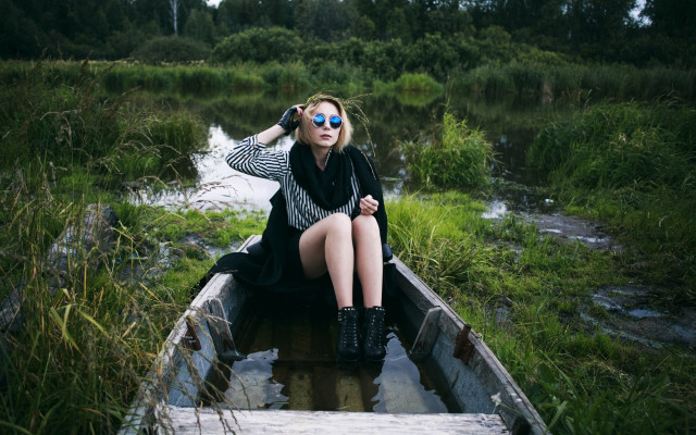 Woman boat swamp lake trees free wallpaper for desktop - medium preview image