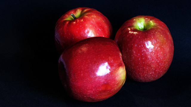 Three red apples black surface free wallpaper for desktop - medium preview image
