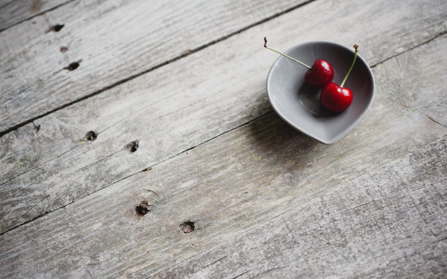 Bowl cherries ants spoon minimalist free wallpaper for desktop - medium preview image