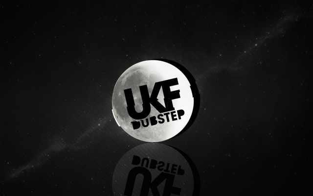 Full moon black white ukf free wallpaper for desktop - medium preview image