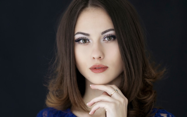 Elina karimova portrait fur collar free wallpaper for desktop - medium preview image