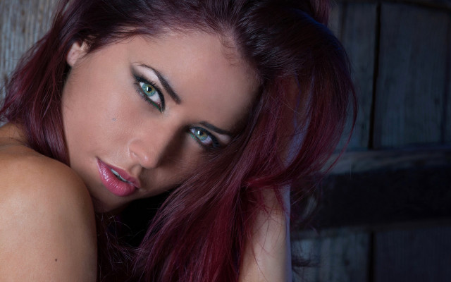 Red hair green eyes pose free wallpaper for desktop - medium preview image