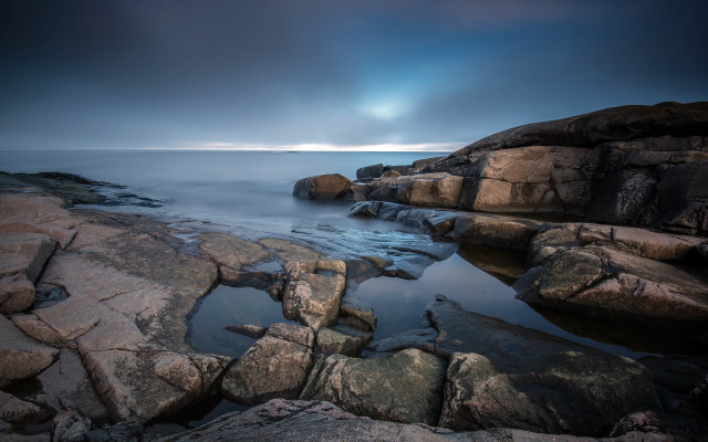 Rocky shore sunburst ocean mountains free wallpaper for desktop - medium preview image