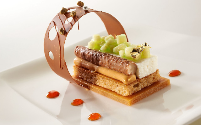 Dessert fruit chocolate whiteplate decorative free wallpaper for desktop - medium preview image