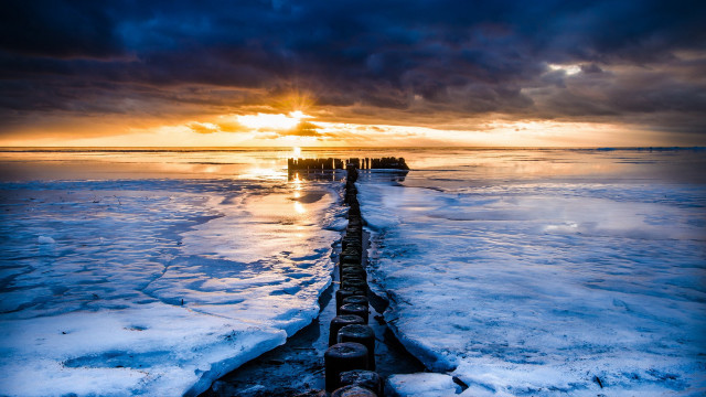 Frozen lake pier cloudy sky free wallpaper for desktop - medium preview image