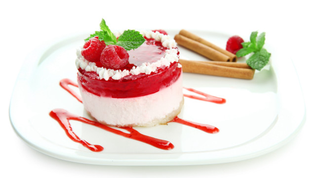 Raspberry cream cake cinnamon rococo free wallpaper for desktop - medium preview image