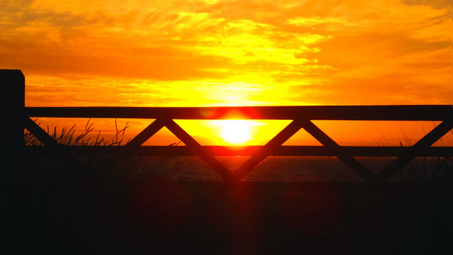 Sunset beach wooden fence grass free wallpaper for desktop - medium preview image