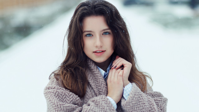 Woman sweater snow portrait blue free wallpaper for desktop - medium preview image
