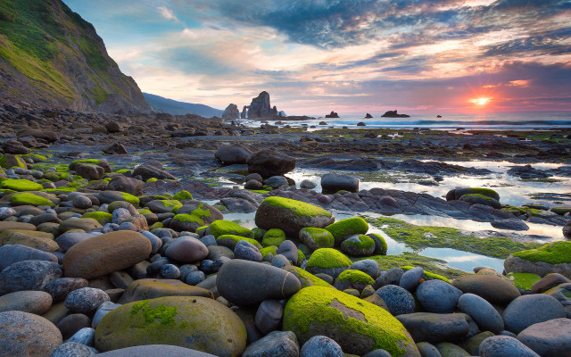 Rocky mossy beach sunset horizon free wallpaper for desktop - medium preview image