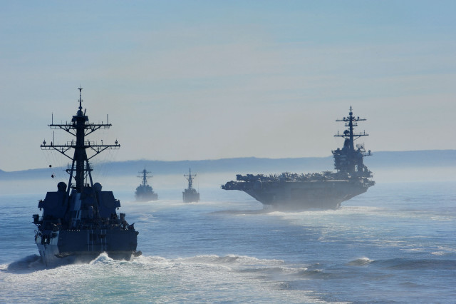 Ships ocean fog sky water free wallpaper for desktop - medium preview image