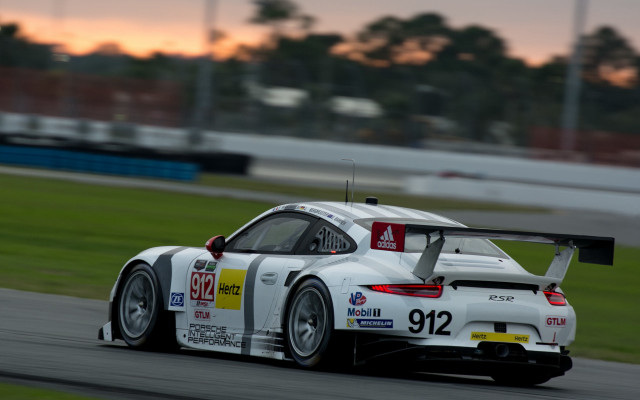 White racecar sunset impressionist motionblur free wallpaper for desktop - medium preview image