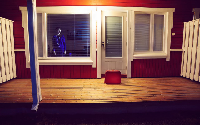 Red white house suitcase porch free wallpaper for desktop - medium preview image