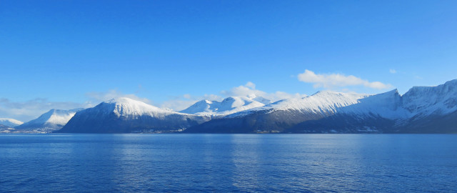 Mountain range snow water blue free wallpaper for desktop - medium preview image