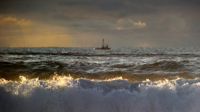 Sunset ocean waves boat cityscape #2 free wallpaper for desktop - medium preview image