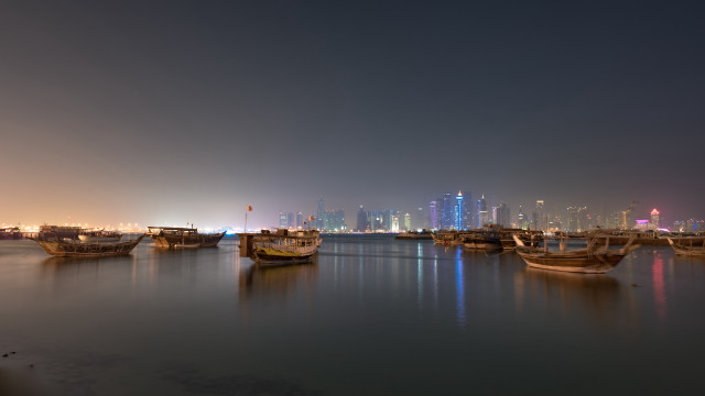 Boats city skyline night lake free wallpaper for desktop - medium preview image
