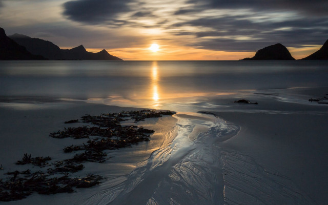 Sunset beach mountains water reflection free wallpaper for desktop - medium preview image