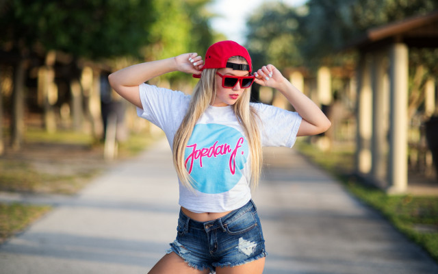 Woman redhat sunglasses skateboard outdoors free wallpaper for desktop - medium preview image