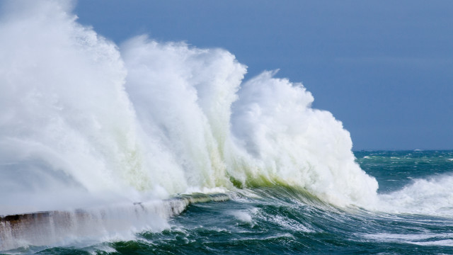 Large wave crashing break wall free wallpaper for desktop - medium preview image