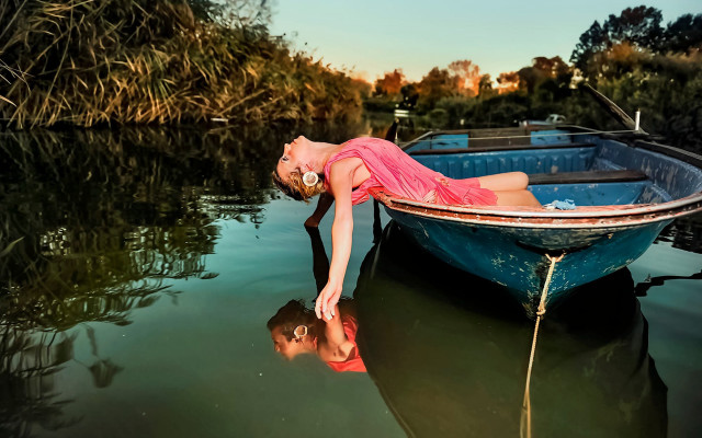 Woman pink dress boat reflection free wallpaper for desktop - medium preview image