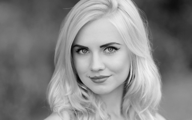 Blonde woman blackwhite portrait fur free wallpaper for desktop - medium preview image