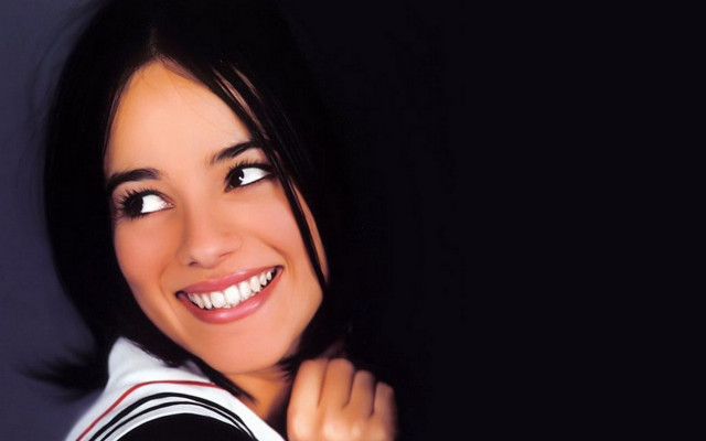 Cheerful araceli gilbert black background free wallpaper for desktop - medium preview image