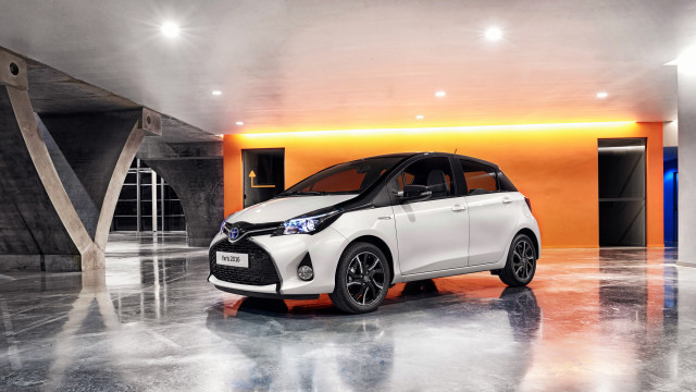 White car garage orange wall free wallpaper for desktop - medium preview image