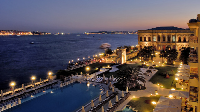 Hotel water night boat city free wallpaper for desktop - medium preview image