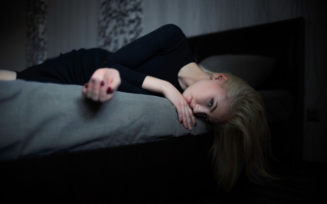 Woman lying blonde blood red free wallpaper for desktop - medium preview image