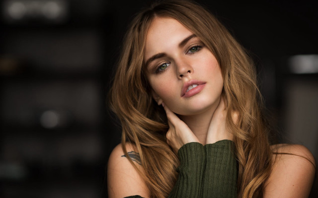 Woman green dress long hair #4 free wallpaper for desktop - medium preview image