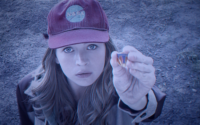 Woman hat cigarette surprised blueeyes free wallpaper for desktop - medium preview image