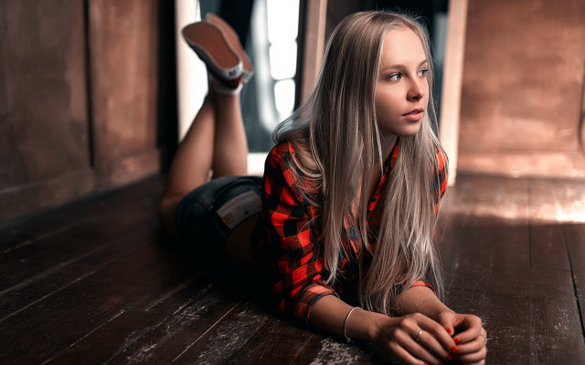 Woman lying crossed portrait jewelry free wallpaper for desktop - medium preview image