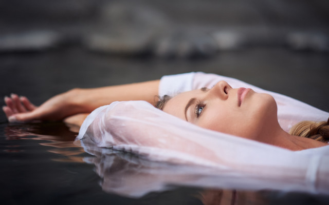 Woman water white dress veil free wallpaper for desktop - medium preview image