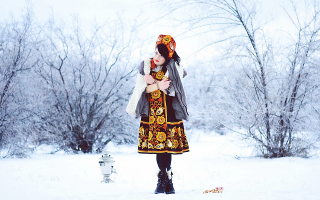 Woman hat dress snow firehydrant free wallpaper for desktop - medium preview image