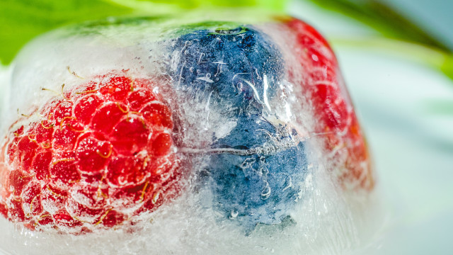 Strawberry blueberry ice planet leaf free wallpaper for desktop - medium preview image