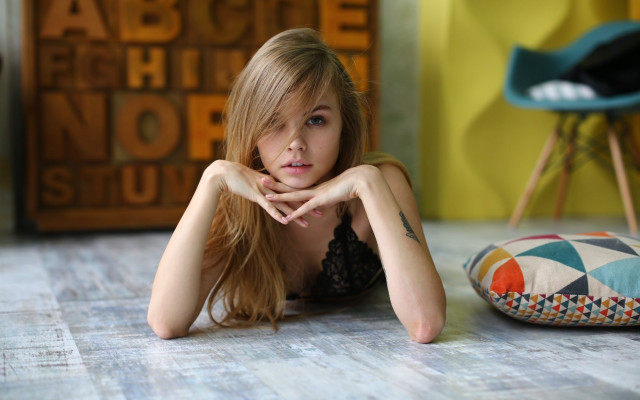 Elina karimova blonde blue eyes #2 free wallpaper for desktop - medium preview image