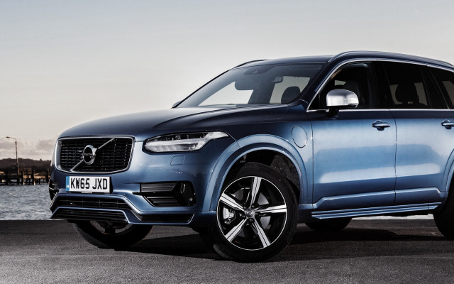 Blue volvo suv water boat free wallpaper for desktop - medium preview image