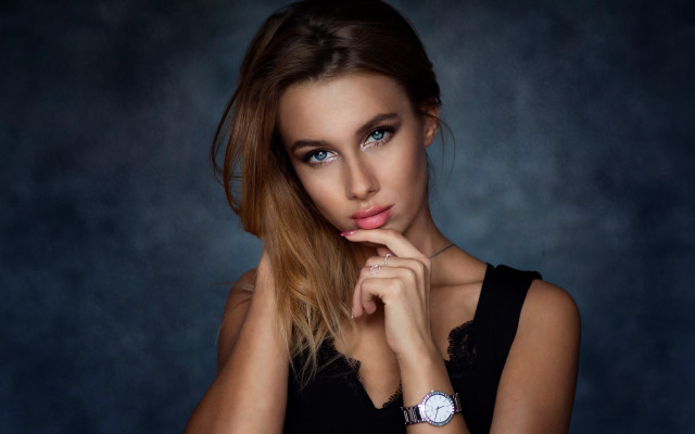 Woman watch portrait arabesque blueeyes free wallpaper for desktop - medium preview image