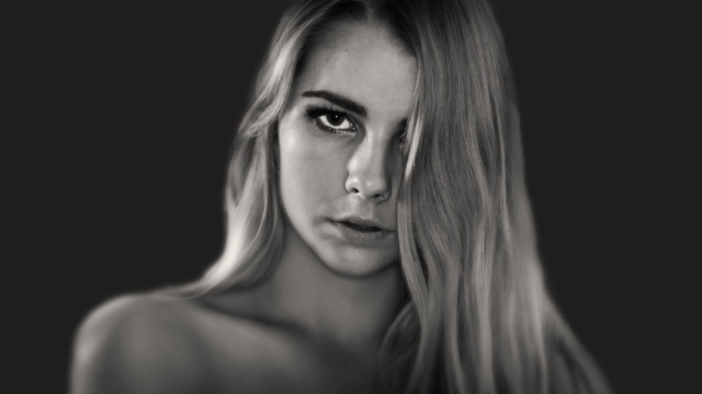 Blonde woman blackbackground portrait art free wallpaper for desktop - medium preview image