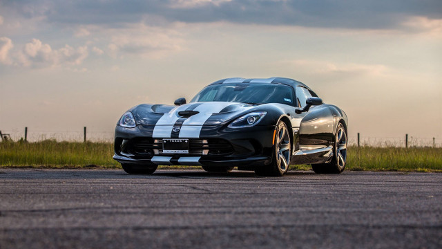 Black and white sports car free wallpaper for desktop - medium preview image