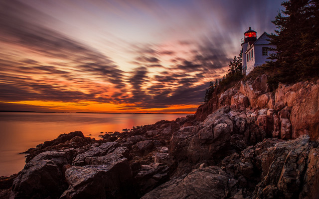 Lighthouse rocky cliff sunset clouds free wallpaper for desktop - medium preview image