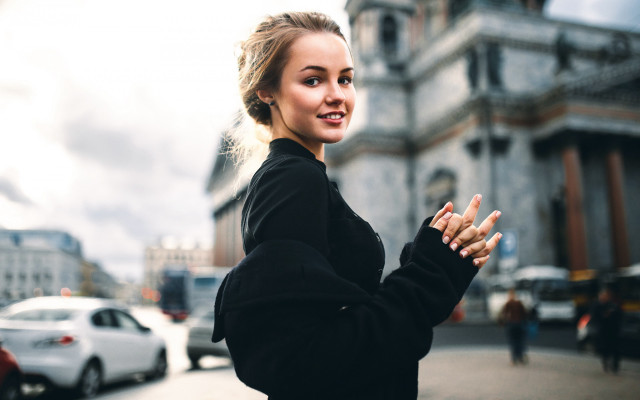 Woman smiling street portrait bokeh free wallpaper for desktop - medium preview image
