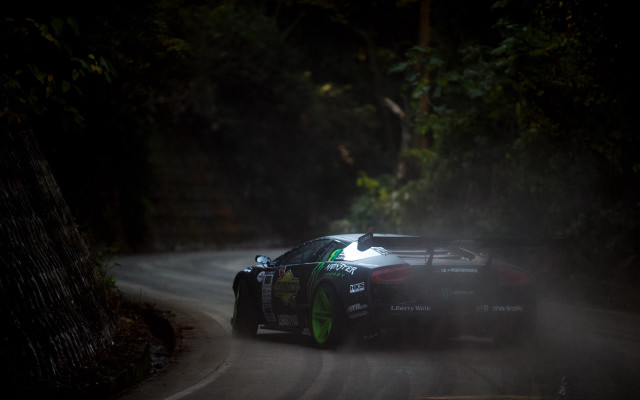 Car foggy road tiltshift motionblur free wallpaper for desktop - medium preview image