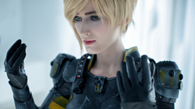 Blonde haired heroine cosplay cellphone free wallpaper for desktop - medium preview image