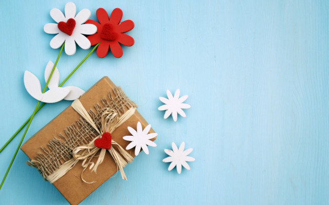 Gift box red heart paper free wallpaper for desktop - medium preview image