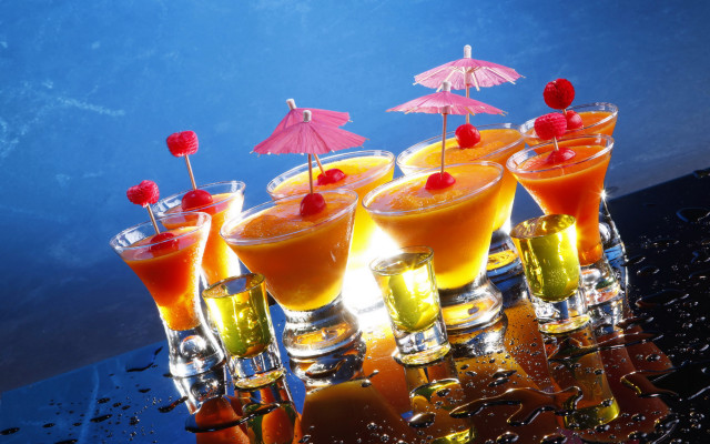 Glasses drinks umbrellas blue wall free wallpaper for desktop - medium preview image