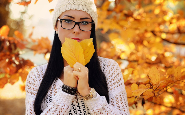 Woman glasses leaf surprised autumn free wallpaper for desktop - medium preview image